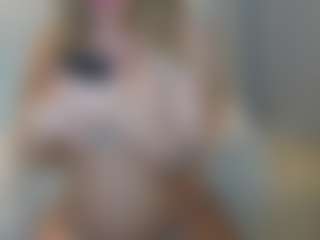 Live cam show with EvelinEve - Curvy on luckytryst.com