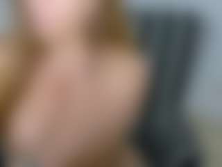 Live cam show with EvelinEve - Petite on SmokeAndPoke
