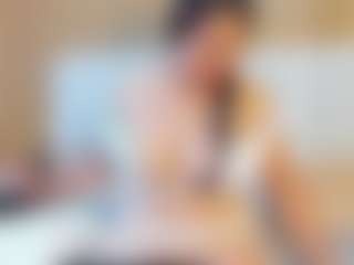Live cam show with Mia - Young Adult on friskycurves.com