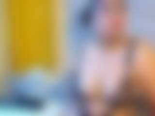 Live cam show with Mia - Colombia on Milfs Live