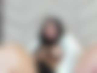 Live cam show with Mia - Bisexual on xDating