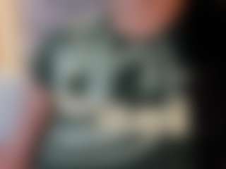 Live cam show with Mia - Average on Milfs Live