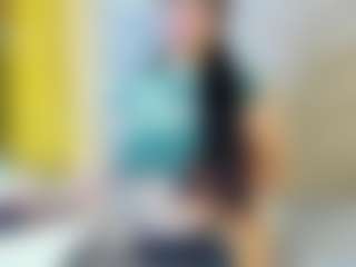 Live cam show with Mia - Average on TeamSkeetLive