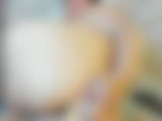 Live cam show with Mia - Average on Dolls Live