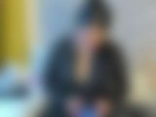 Live cam show with Mia - Twerking on camwithhim.com
