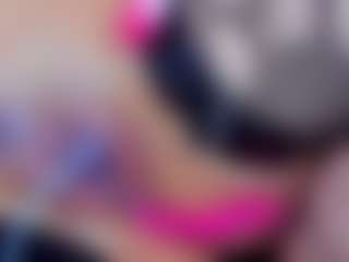 Live cam show with Slave-Aradia - Lactating on xDating