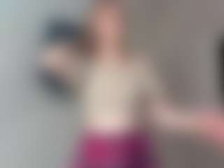 Live cam show with BettyBunny - Striptease on livesuperchat.net