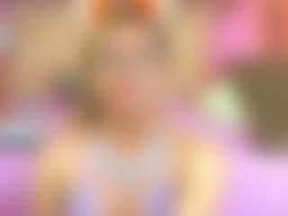 Live cam show with Lunitadiva - Average on Milf Play