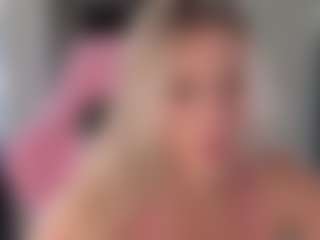 Live cam show with StacyWells - Public on Soda Cam