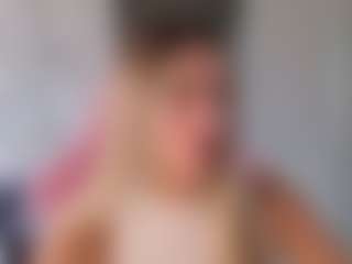 Live cam show with StacyWells - Spank Brown Hair on livesuperchat.net