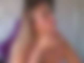 Live cam show with StacyWells - Petite on Milfs Live