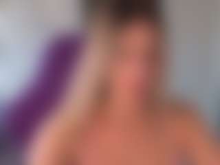Live cam show with StacyWells - Cute on Milf Play