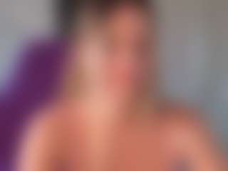 Live cam show with StacyWells - Public Brown Hair on thefappeningchat.com