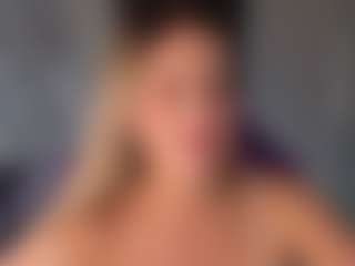 Live cam show with StacyWells - Control on madthumbs