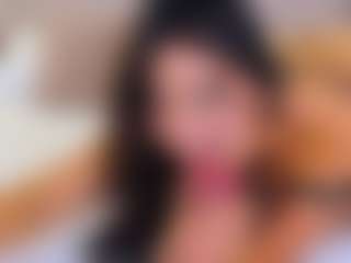 Live cam show with Georgina Reyes - Green Eyes on Latina Girls