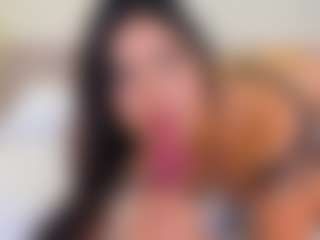 Live cam show with Georgina Reyes - Curvy Small Tits on intimatelivegirls.com