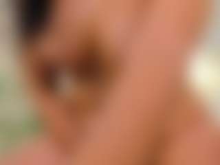 Live cam show with Georgina Reyes - Gamer Athletic on Milf Play