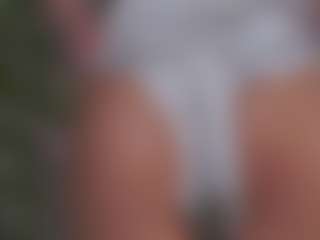 Live cam show with MoireHarbold - Moaning on Camsoda