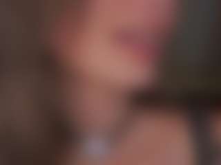 Live cam show with MoireHarbold - Moaning on Milf Play