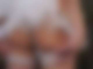 Live cam show with MoireHarbold - Moaning on xDating