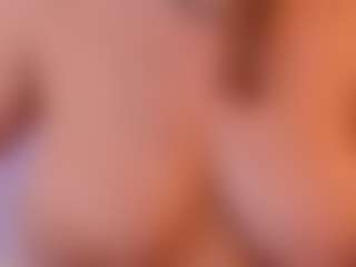 Live cam show with AnyMorningstar - Thick on AdultVida.com