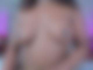 Live cam show with mia-peyton - Gagging on Milfs Live