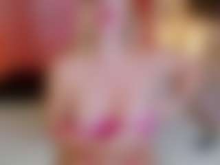 Live-Cam-Show mit EVA-ROSS6 - Living Room auf Camsoda