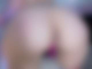 Live cam show with ArianaBlacke - Upskirt on Camsoda