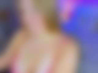 Live cam show with AshleyJonse - Average on googirlz