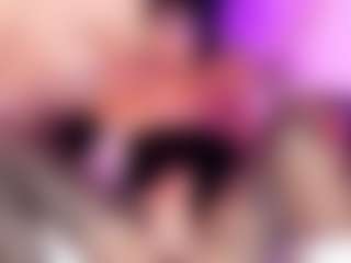 Live cam show with Dolly-Mae - Petite on CamClone