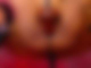 Live cam show with Mhia-Rey - Shaved Pussy on luckytryst.com