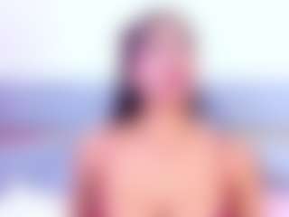 Live cam show with YesyHills - Natural on CamwithHer