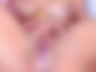 Live cam show with YesyHills - Shaved Pussy on Camsoda