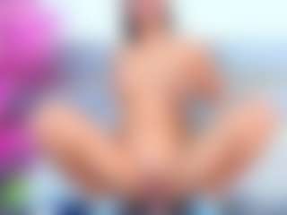 Live cam show with YesyHills - Natural on Camsoda