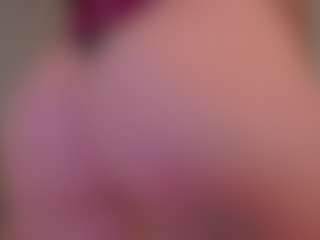Live cam show with EdythGuy - Upskirt on Soda Cam