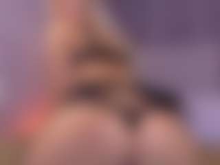 Live cam show with Ariana-sweet - Tease Teen (18+) on AdultVida.com