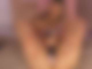 Live cam show with Ariana-sweet - Solo on Dolls Live