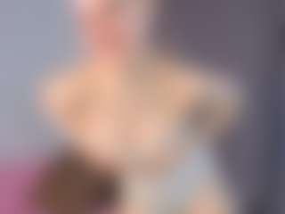 Live cam show with LynetteHeldreth - Smoking on Soda Cam