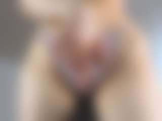 Live cam show with LynetteHeldreth - Smoking on Dolls Live