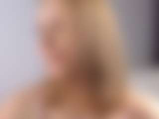Live cam show with LynetteHeldreth - Brown Hair on livesuperchat.net
