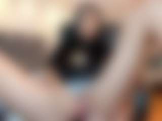 Live cam show with Aida-Jones - Bikini on Milfs Live