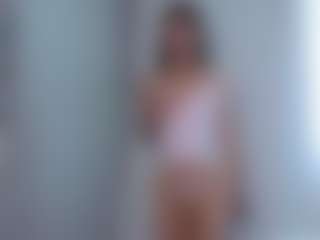 aliceqq's Live Sex Cam Show