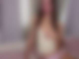aliceqq's Live Sex Cam Show
