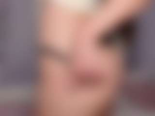 aliceqq's Live Sex Cam Show