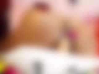 Live cam show with Agata-Grubisic - Ebony Petite on Cam Slut