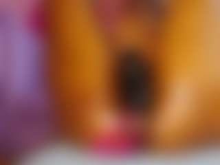 Live cam show with Agata-Grubisic - Black Small Tits on livesuperchat.net