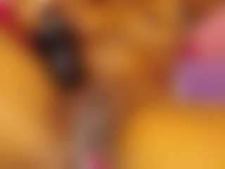 Live cam show with Agata-Grubisic - Ebony Petite on StripNow