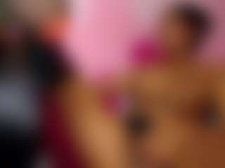 Live cam show with Agata-Grubisic - Ebony Petite on CamwithHer