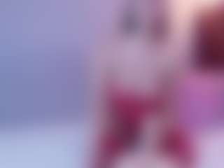 cutepetitee MILF webcam performer live streaming