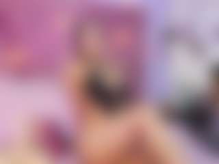 cutepetitee MILF webcam performer live streaming